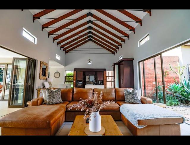 4 BEDROOM HOUSE FOR SALE IN COPPERLEAF ESTATE